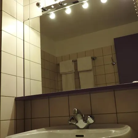 Au Bon Hotel 2*
